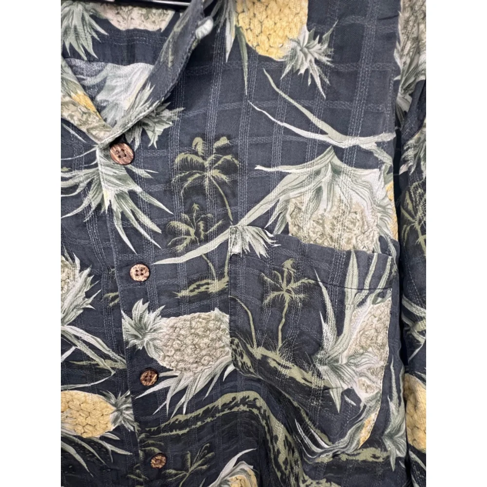 Tommy Bahama Silk Pineapple Pattern Button Up Short Sleeve Hawaiian Shirt